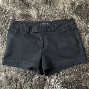 BANANA REPUBLIC BLACK FLAT FRONT SHORTS SIZE 6